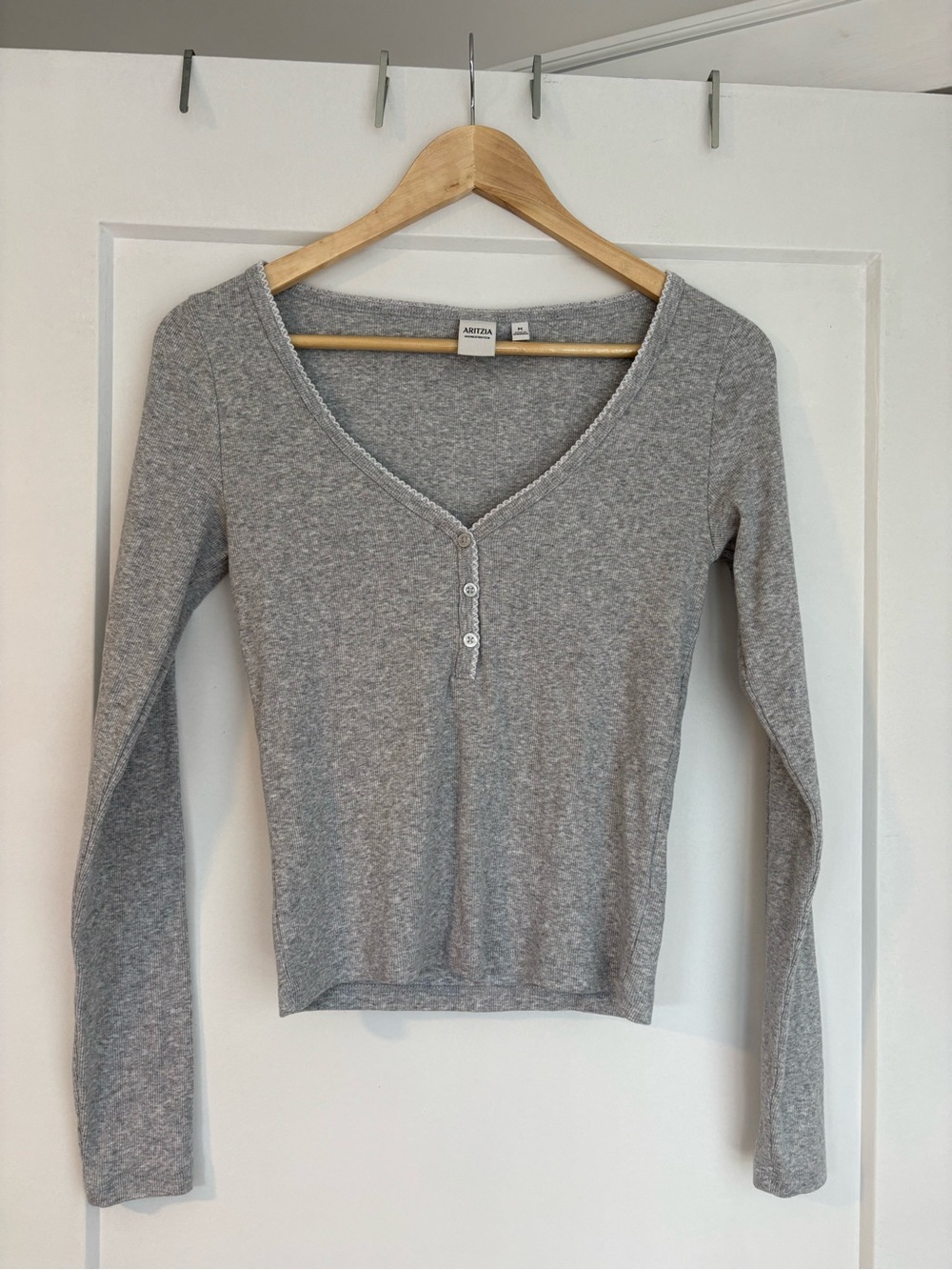 Aritzia HOMESTRETCH™ RIB LACE HENLEY LONGSLEEVE in Heather Crome/White
